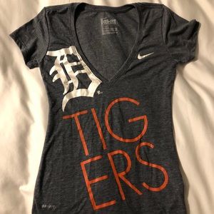 Nike Detroit Tigers v neck